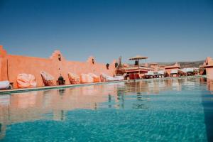 Bazén v ubytování Borj Des Cascades & Spa nebo v jeho okolí