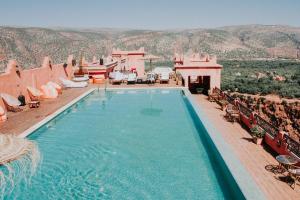 Bazén v ubytování Borj Des Cascades & Spa nebo v jeho okolí