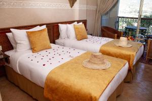 Katil atau katil-katil dalam bilik di Borj Des Cascades & Spa