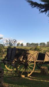 a wooden cart sitting on top of a field at POUSADA DAS PIPAS in Vacaria