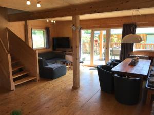 TV a/nebo společenská místnost v ubytování Chalet Steiermark