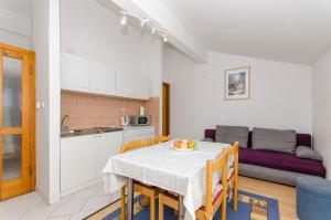 Kuchyň nebo kuchyňský kout v ubytování Apartments Zoran