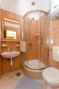 Koupelna v ubytování Apartments Zoran
