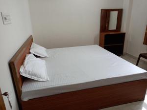 Letto o letti in una camera di Natraj Homes