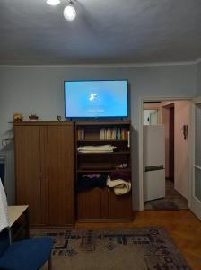TV a/nebo společenská místnost v ubytování AHA