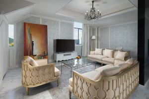 Televiisor ja/või meelelahutuskeskus majutusasutuses Unijoy Cityinn OCT Loft Shenzhen有集城市客栈创意园店