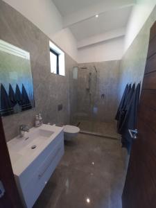 a bathroom with a sink and a toilet and a shower at Fijnbosch Game Lodge Jeffreys Bay in Jeffreys Bay +41 photos