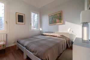 
a bedroom with a bed and a painting on the wall at Ca Sveva Venice Apartment M0270429660 in Venice
