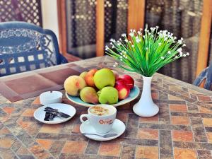 Makanan di atau berdekatan hotel