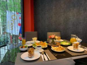 Makanan di atau berdekatan hotel