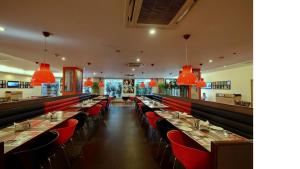 Restorāns vai citas vietas, kur ieturēt maltīti, naktsmītnē Red Fox Hotel, Delhi Airport