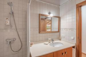 A bathroom at Villa Can Tomeu