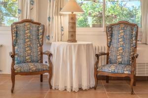 A seating area at Villa Can Tomeu
