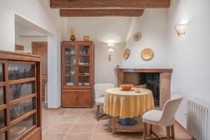 A seating area at Villa Can Tomeu