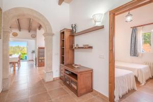 A bed or beds in a room at Villa Can Tomeu