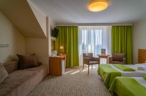 Postel nebo postele na pokoji v ubytování Hotel ***NAT Sarbinowo + 37 fotografií