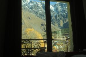 Nespecifikovaný výhled na hory nebo výhled na hory při pohledu z hotelu