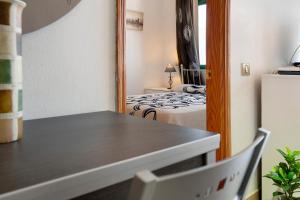 A bed or beds in a room at Balcón de Amadores 1
