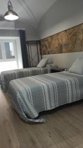 two beds sitting in a room with at Alcazaba - Free Parking in Mérida