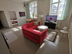 Posezení v ubytování 2-Bedroom Royal Apartment with Own Sauna in Kotka