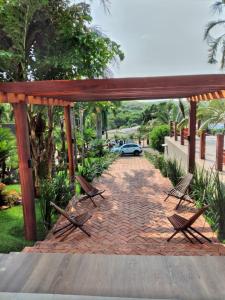 a group of benches sitting under a pavilion at Collina Hotel in Camapuã +18 photos