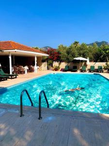 a person swimming in a large swimming pool at Eser Apart Dalyan in Ortaca