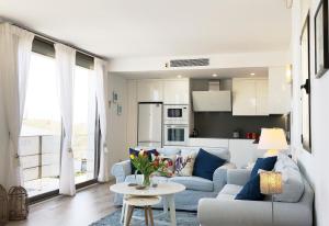 A kitchen or kitchenette at Sea View House with terrace