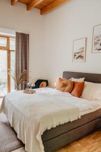 Postel nebo postele na pokoji v ubytování Hotel Hofgut Imsbach Lapointe
