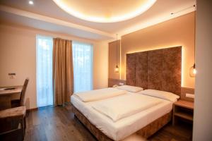 Postel nebo postele na pokoji v ubytování Hotel Chrys