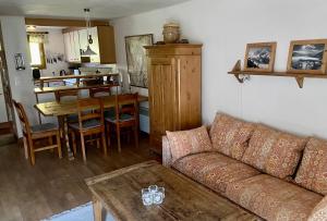 a living room with a couch and a table at Le CAPRICORNE OLYMPIE 3 in Les Allues