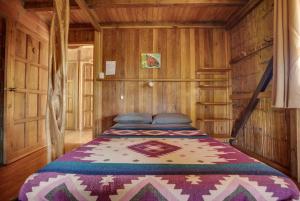Tempat tidur dalam kamar di Hostal Pakay