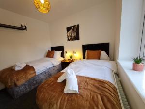 Кровать или кровати в номере 3 Bed House with Garage, NR BPW & Brecon Beacons National Park
