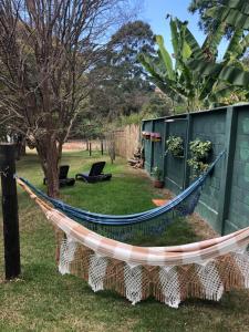 a hammock in the yard of a house at Vila Glaura in Glaura