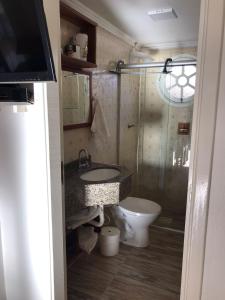 Kamar mandi di Casa com piscina para família