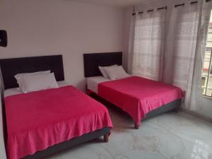 Rúm í herbergi á Hotel Risaralda