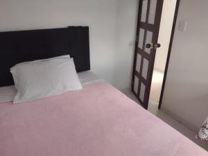 Postel nebo postele na pokoji v ubytování Hotel Risaralda