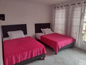 Rúm í herbergi á Hotel Risaralda