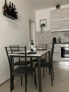 Cucina o angolo cottura di SUNSET SUITE