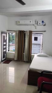 a bedroom with a bed and a window at PAGODAINN in Konārka +3 photos