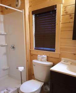 Ванная комната в Beach House Lakeside Cottages