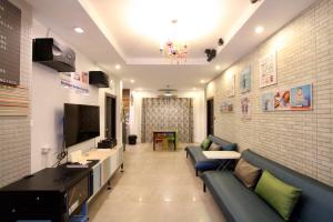 a waiting room with couches and a flat screen tv at Boutique Huahin Pool Villa in Hua Hin