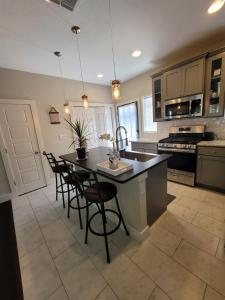 Gallery image of SPACIOUS TOWNHOUSE MINUTES FROM DOWNTOWN SA. in San Antonio