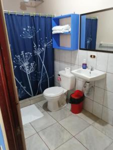 A bathroom at Puerto Vargas lodge