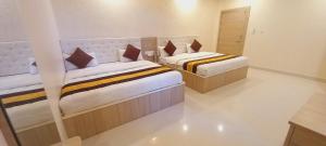 Ein Bett oder Betten in einem Zimmer der Unterkunft Sanjog Resort