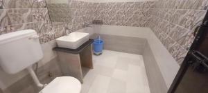 Ein Badezimmer in der Unterkunft Sanjog Resort