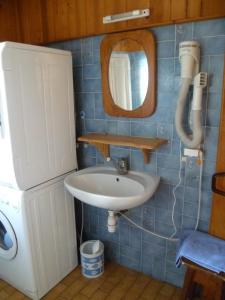 a bathroom with a sink and a mirror at Le Planay in Excoffonière