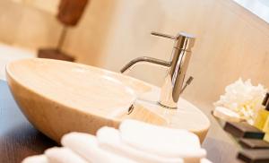 O baie la Business Hotel First