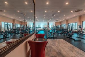 Posilňovňa alebo fitness centrum v ubytovaní CBD Hotel