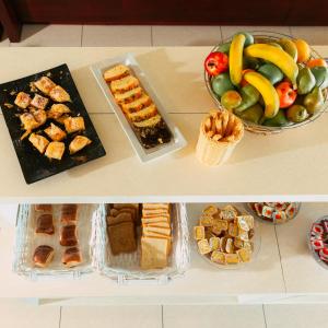 Makanan di atau di tempat lain dekat hotel