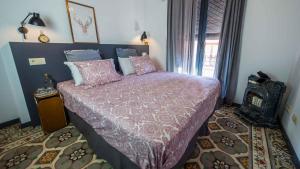 Postel nebo postele na pokoji v ubytování Groc Rooms